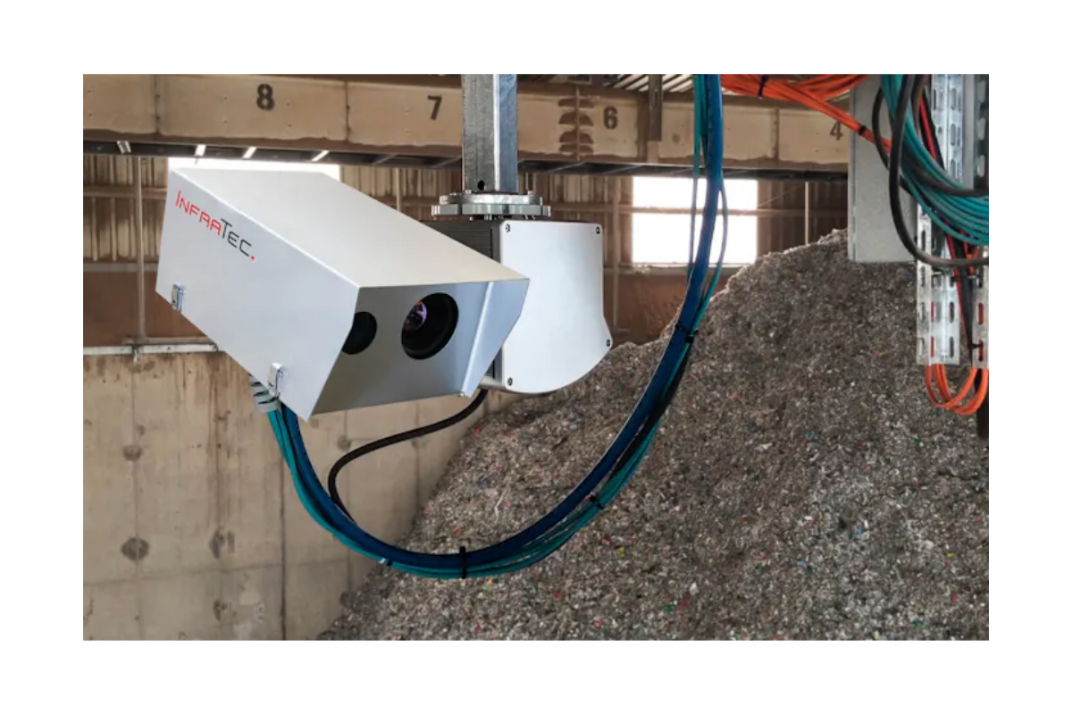 Infrared cameras in protective housing as part of FIRE SCAN system