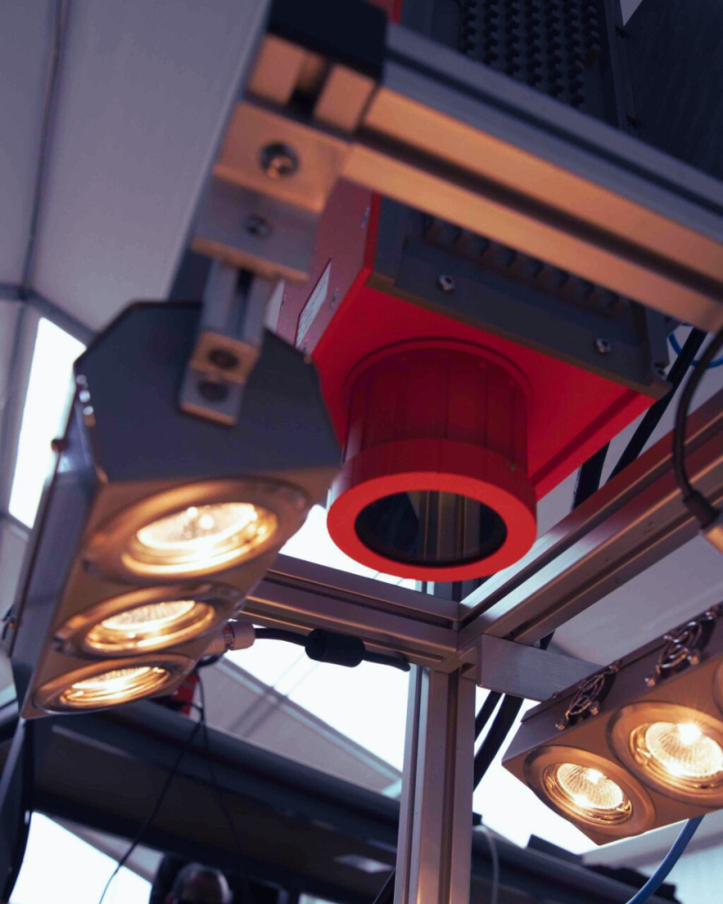 Specim SWIR mounted with halogen lights